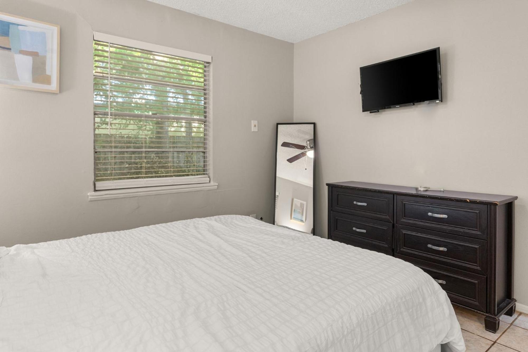 Cozy 3 Bedroom With Hot Tub 2 Min Away From Lackland San Antonio Bagian luar foto