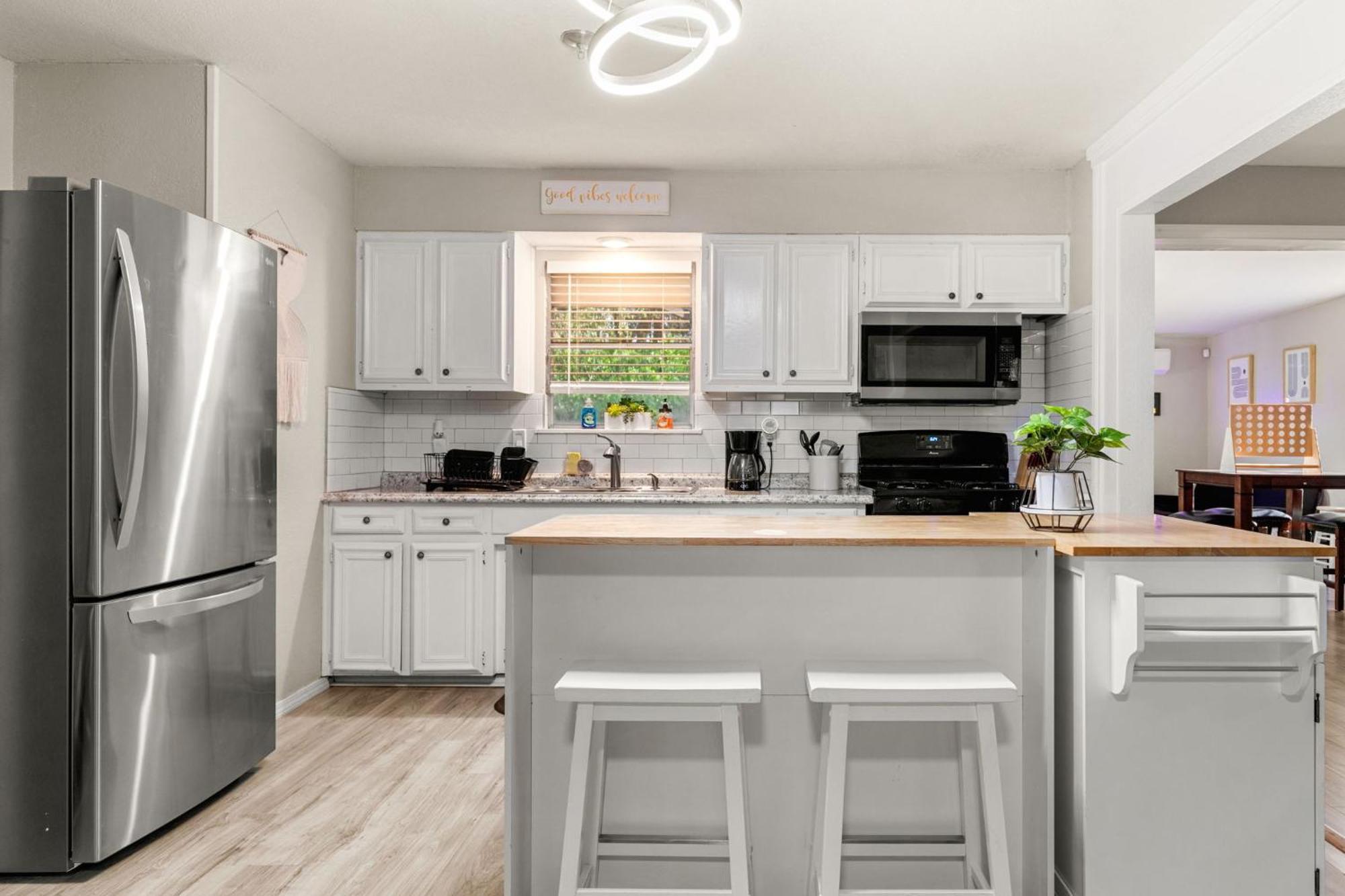 Cozy 3 Bedroom With Hot Tub 2 Min Away From Lackland San Antonio Bagian luar foto