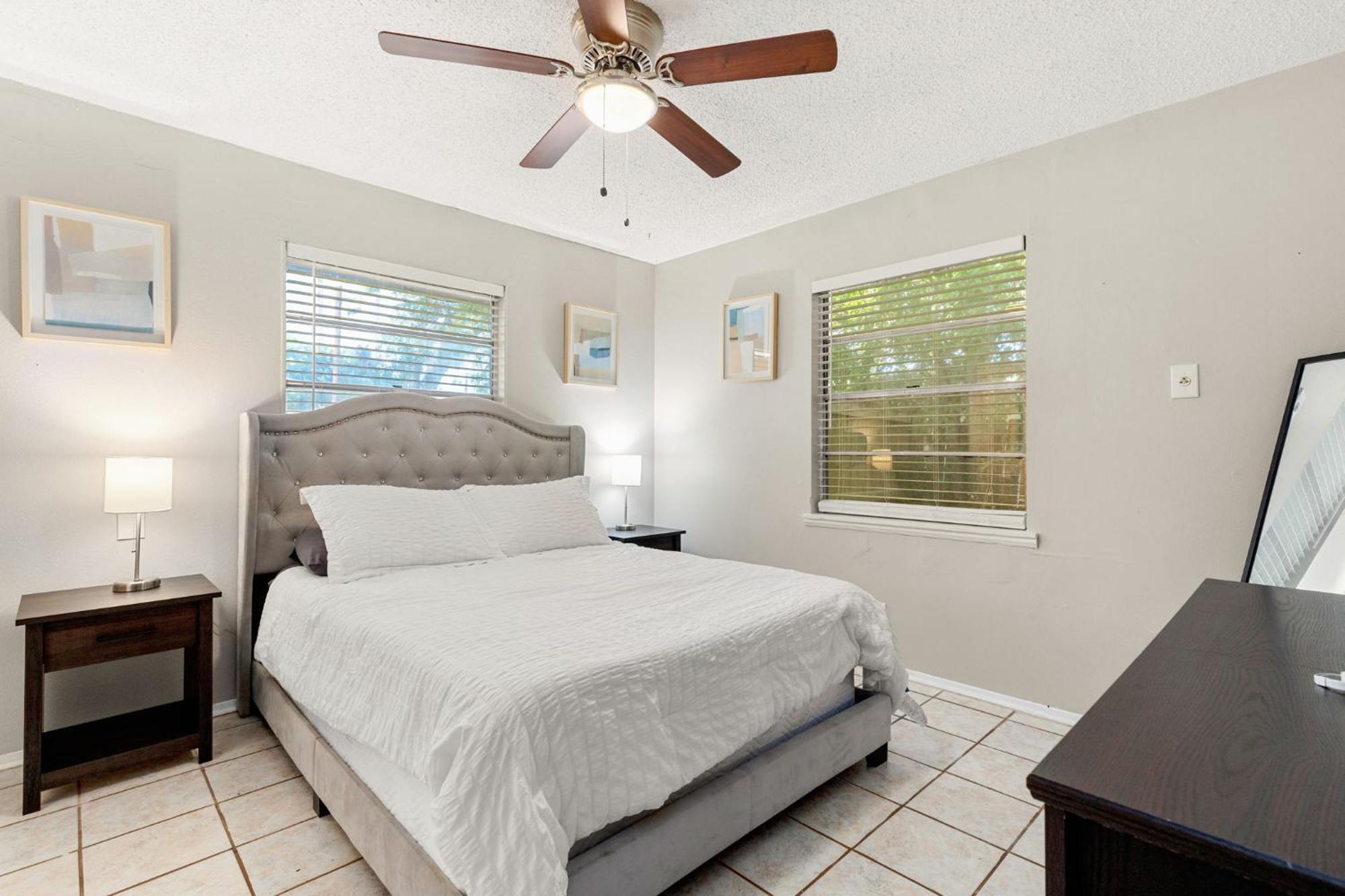Cozy 3 Bedroom With Hot Tub 2 Min Away From Lackland San Antonio Bagian luar foto