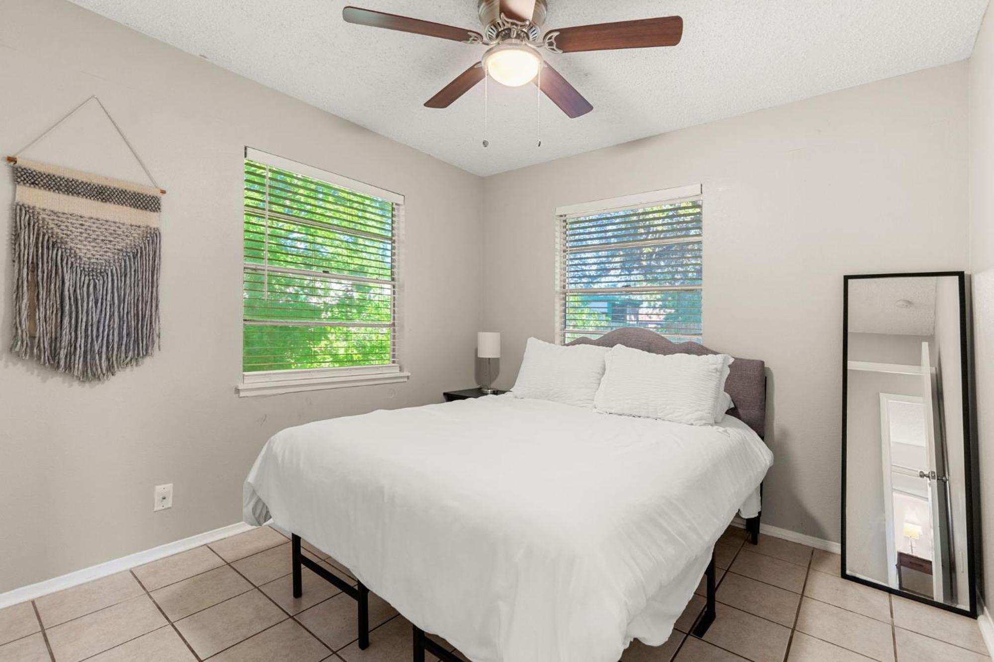 Cozy 3 Bedroom With Hot Tub 2 Min Away From Lackland San Antonio Bagian luar foto