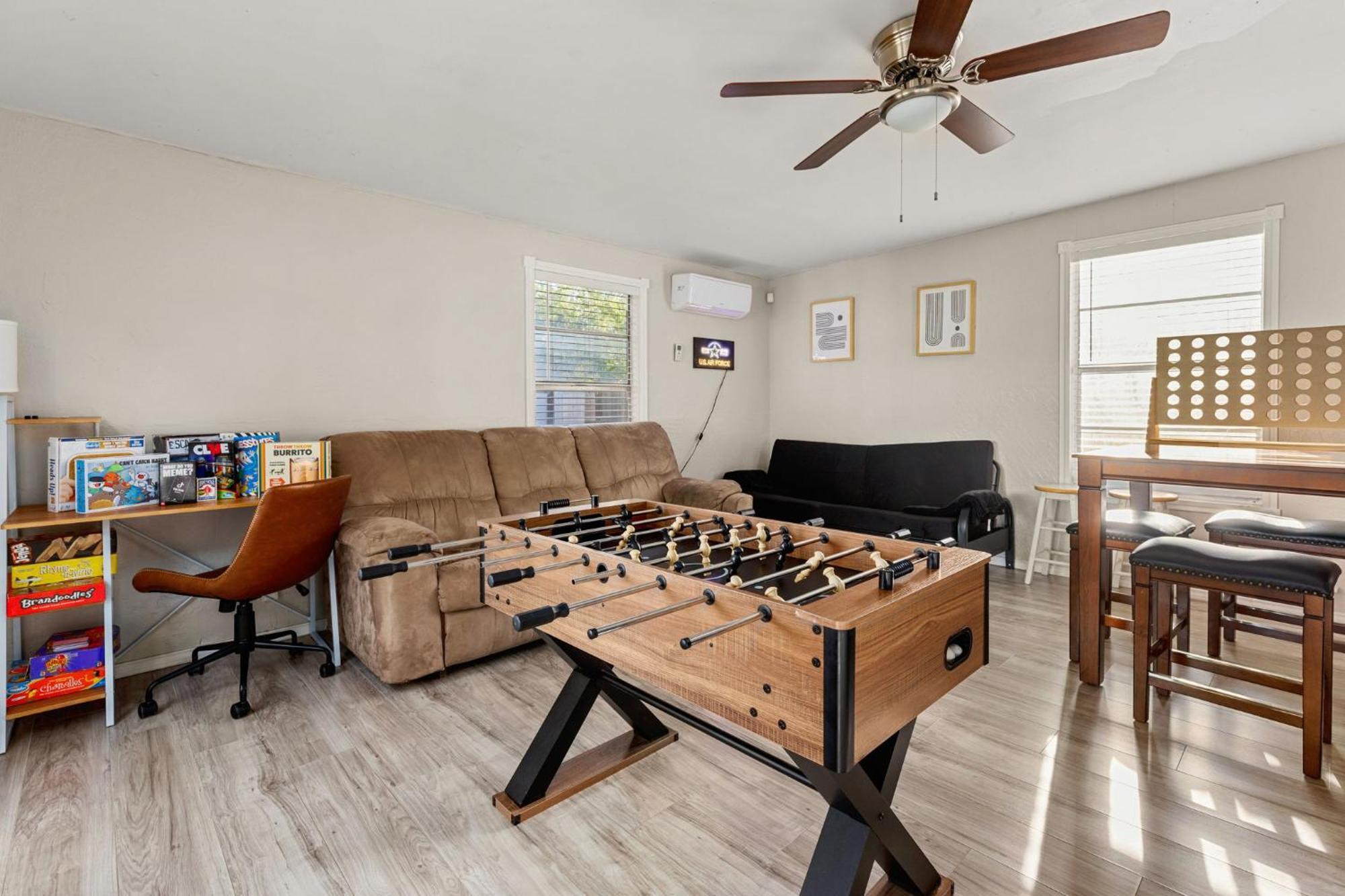 Cozy 3 Bedroom With Hot Tub 2 Min Away From Lackland San Antonio Bagian luar foto